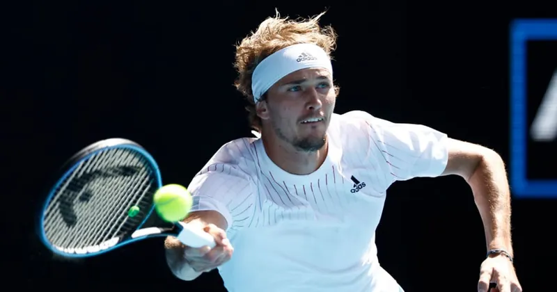 Alexander Zverev reacciona tras romper el récord de Boris Becker en el Abierto de Australia al vencer a Tommy Paul