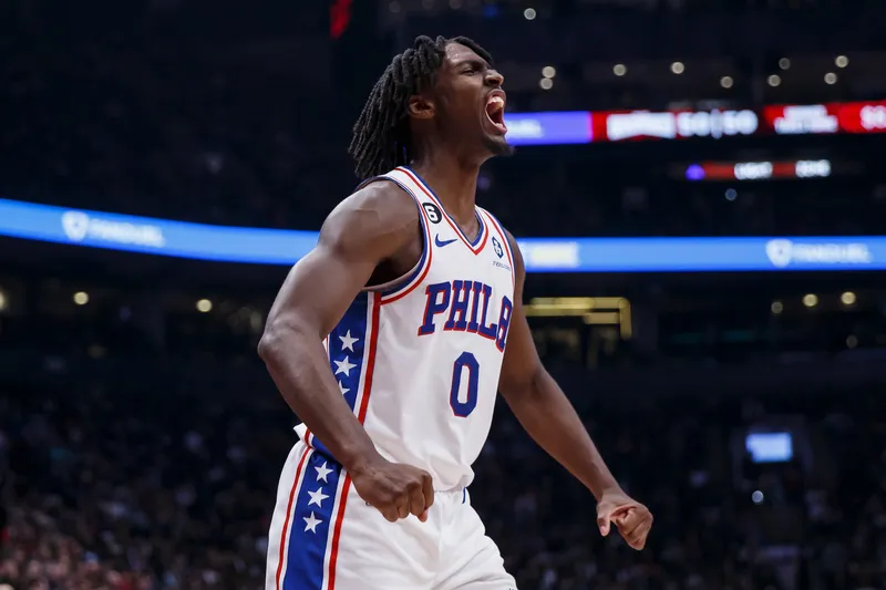 Maxey brilla con 45 puntos en la primera victoria de los Sixers