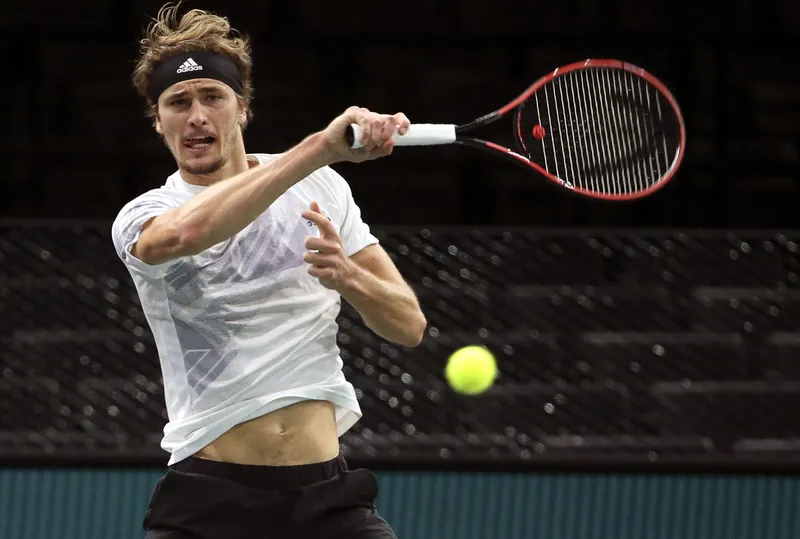 Zverev avanza a octavos en el Masters de París