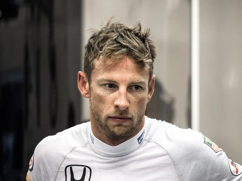 Button cuestiona la edad tras la derrota de Hamilton en clasificación