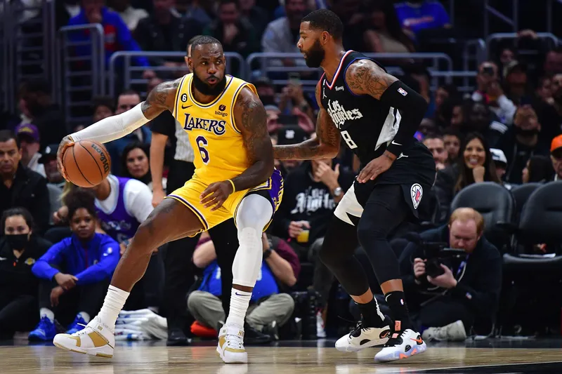 LeBron James se aleja de los Lakers por 'razones personales' en medio de una racha de bajo rendimiento y sensación de agotamiento