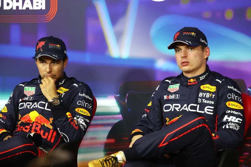 Verstappen defiende a Pérez: 'No es un idiota' ante las críticas