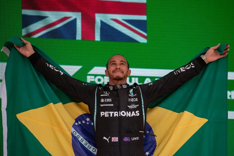 Revisitan la descalificación de Hamilton en Brasil mientras Verstappen se muestra agresivo