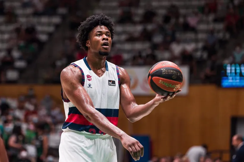 Baskonia aplasta al ALBA 80-57 y sigue invicto en casa en la Euroliga