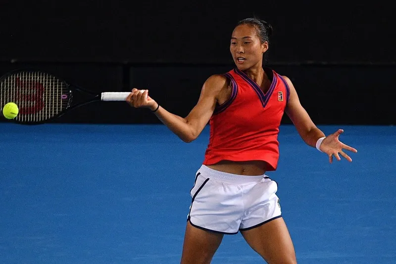 Zheng brilla en las Finales de la WTA y avanza a semifinales en Riad