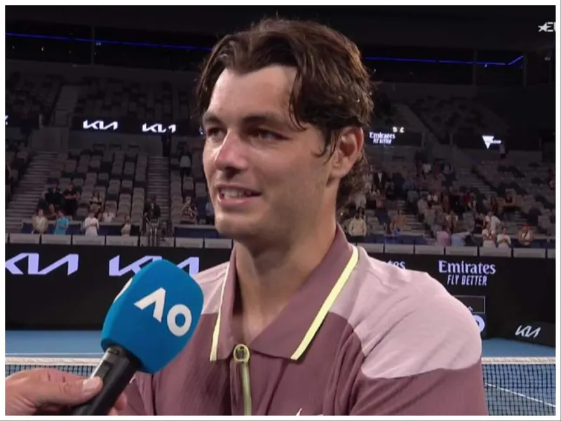 Abierto de Australia: Taylor Fritz Realiza un Gesto Emotivo para un Joven Fan que Quiere Seguir Animándolo