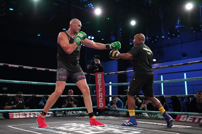 Estrategia de Tyson Fury para la revancha contra Oleksandr Usyk: Claves para el éxito en el ring