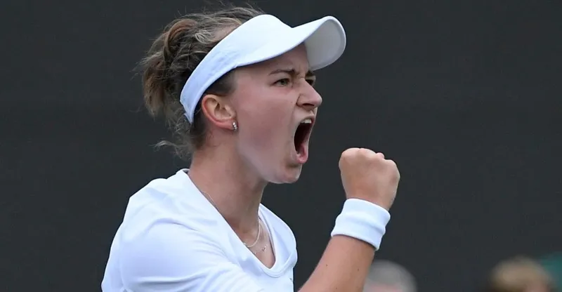 La campeona de Wimbledon Krejcikova se retira del Abierto de Australia