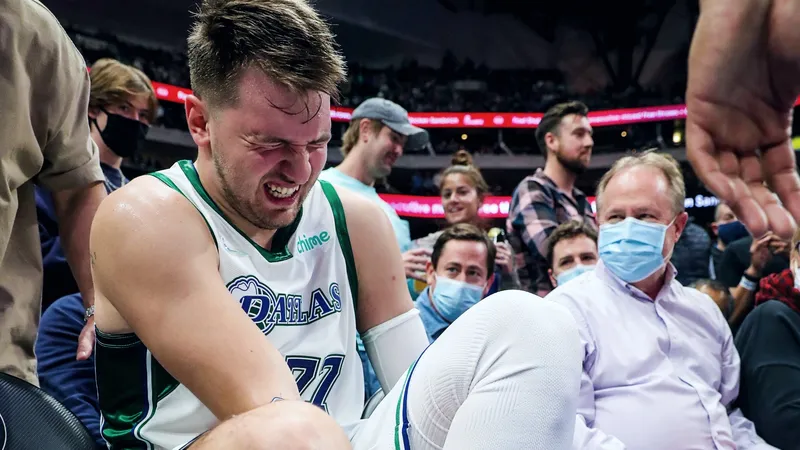 Luka Doncic estará fuera al menos un mes: Impacto en los Dallas Mavericks y la NBA