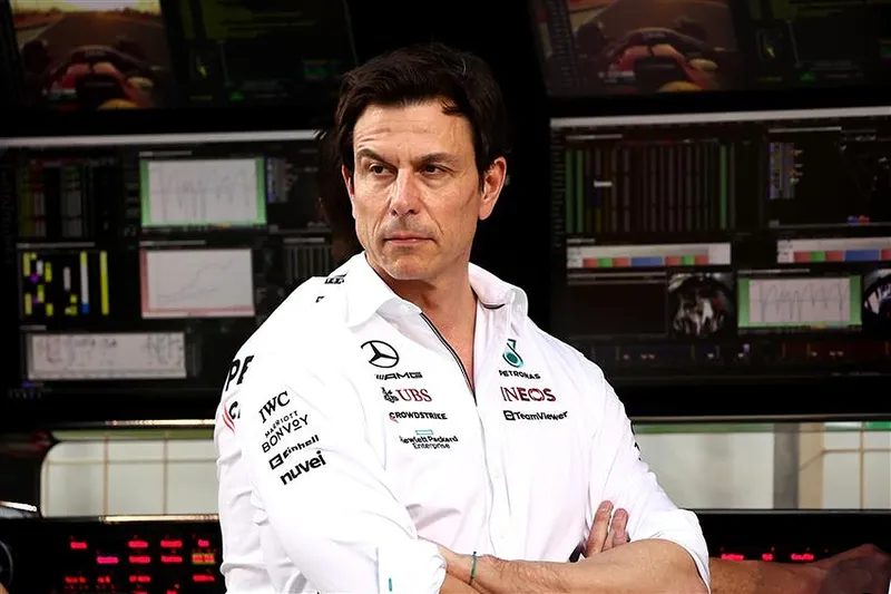 Toto Wolff acusado de 'mentiras para las cámaras' por promesa a Lewis Hamilton