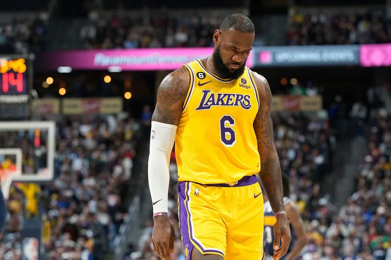 Los Lakers anuncian que LeBron James está disponible para regresar contra los Grizzlies