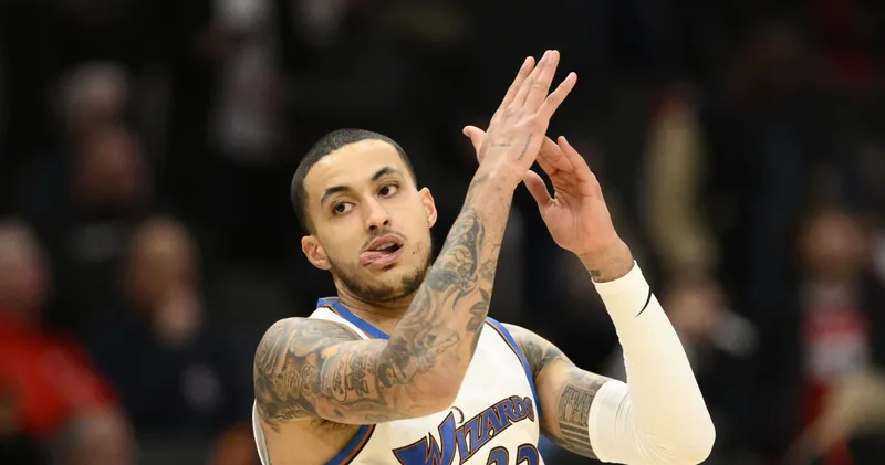 Intercambio de Wizards: Kyle Kuzma a los Bucks a cambio de Khris Middleton