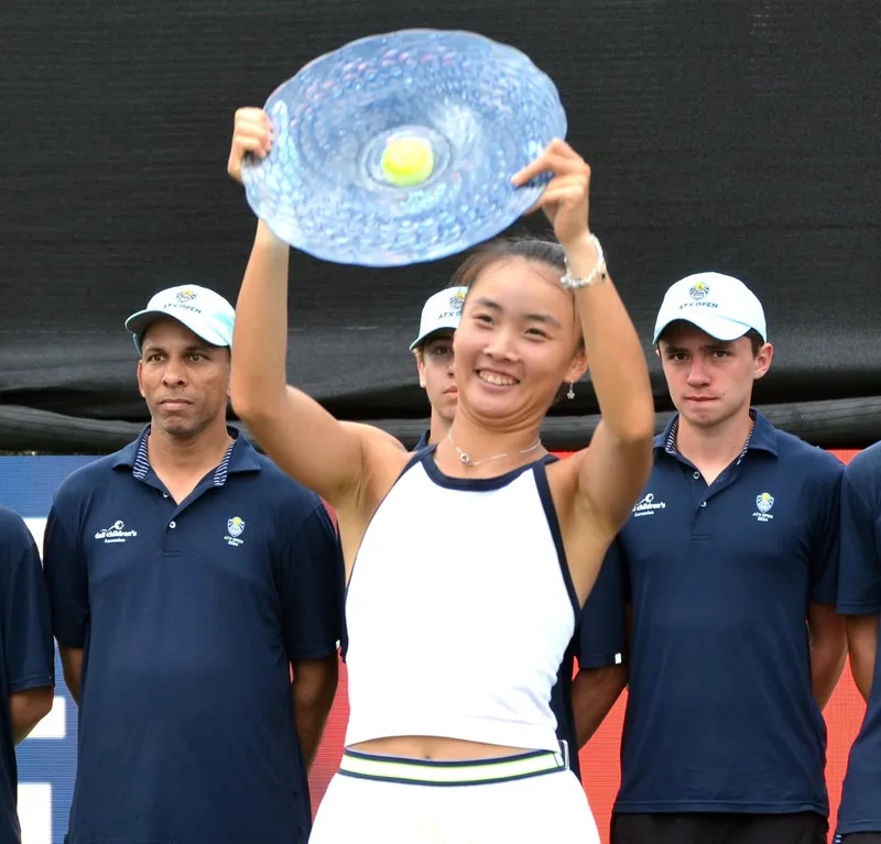 Yuan sorprende a Halep y avanza en Hong Kong