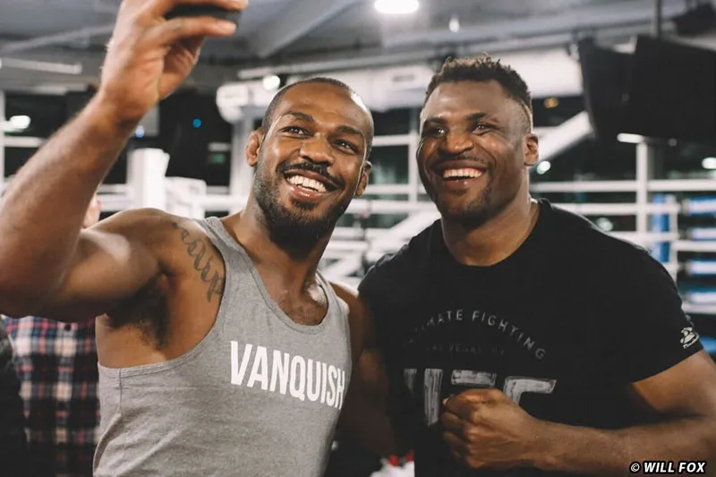 Francis Ngannou responde a Jon Jones con un ingenioso reto para 'la pelea adecuada'