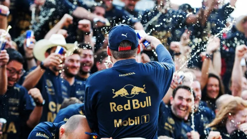 La estrella de Red Bull se disculpa por el desastre en el GP de México