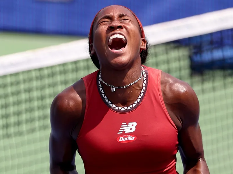 ¡Impresionante Gauff! Logra una victoria histórica sobre Swiatek y avanza a las semifinales de las Finales de la WTA