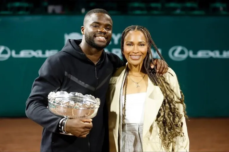 Frances Tiafoe se rinde ante la belleza de Ayan Broomfield