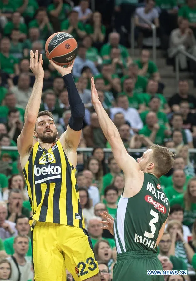 ¡Fenerbahce sigue imbatible de visita tras vencer a Zalgiris 65-72!