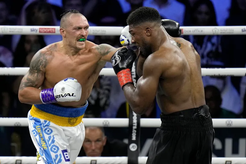 Usyk vs Fury 2: La épica mirada entre Oleksandr Usyk y Tyson Fury que promete un combate de pesos pesados inolvidable