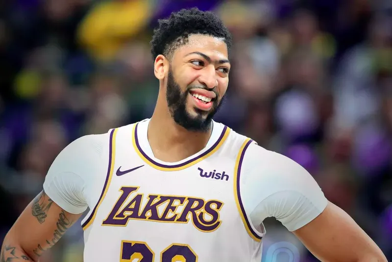 Anthony Davis se perderá al menos 2 semanas más por una lesión en la ingle, pero está haciendo 'buen progreso'