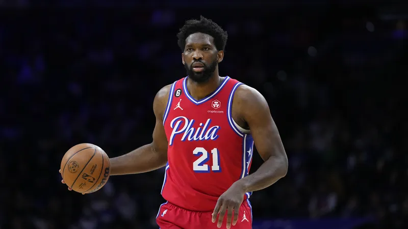 Embiid lucha en su debut de temporada ante los Knicks y busca brillar en el segundo partido contra los Cavs