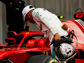 Lewis Hamilton asegura que el coche de Ferrari F1 es 'muy diferente' a los anteriores de Mercedes y McLaren