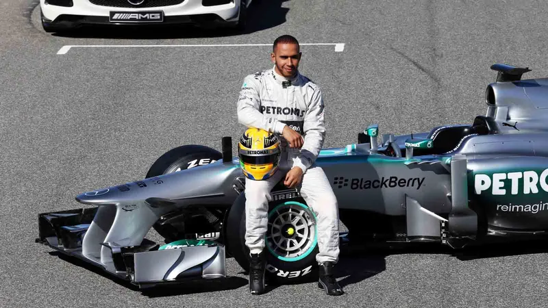 Hamilton y Mercedes dominan la primera práctica en Las Vegas