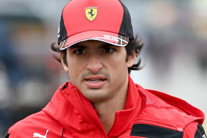 Sainz recuerda sus momentos favoritos con Ferrari: una mirada nostálgica al equipo rojo