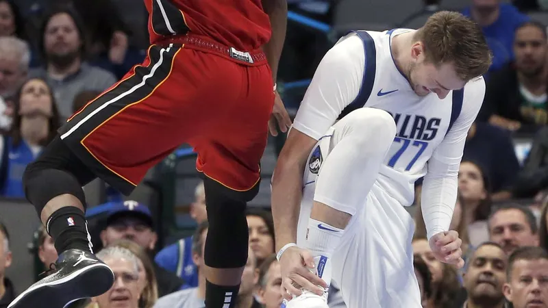 ¡Doncic brilla y guía a los Mavericks a la victoria tras un susto por lesión!