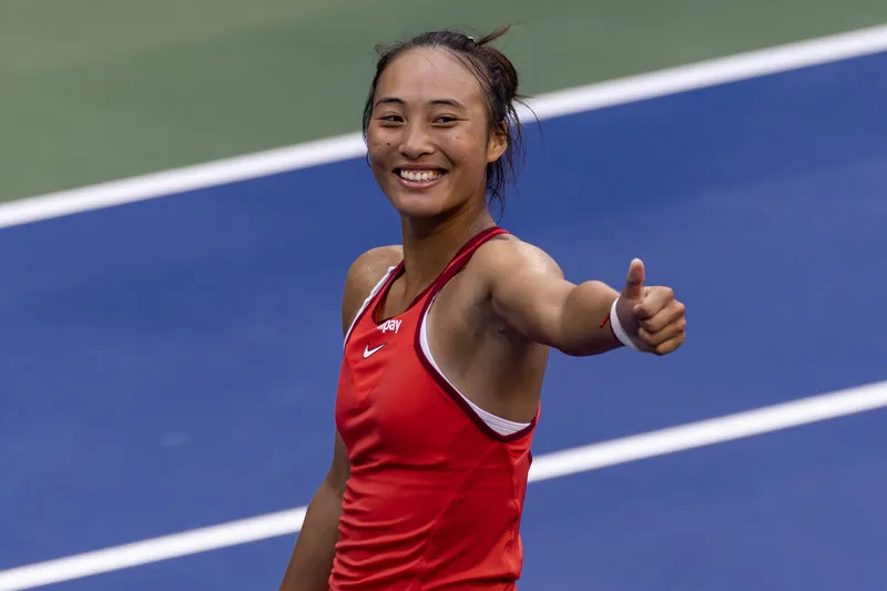 Zheng avanza a semifinales de las WTA Finals tras vencer a la cuarta sembrada Paolini