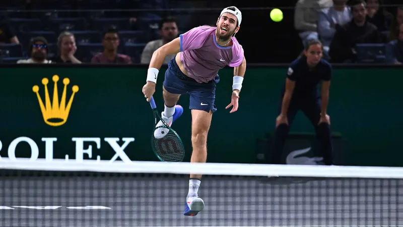 Khachanov apaga las esperanzas de Dimitrov en Turín con su racha imparable en París