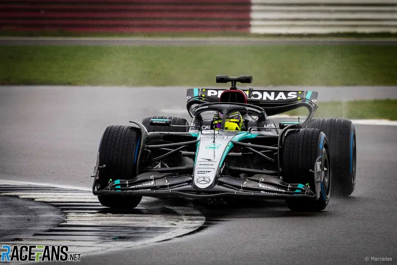 Hamilton y Russell: diferencias notables en el rendimiento del Mercedes W15