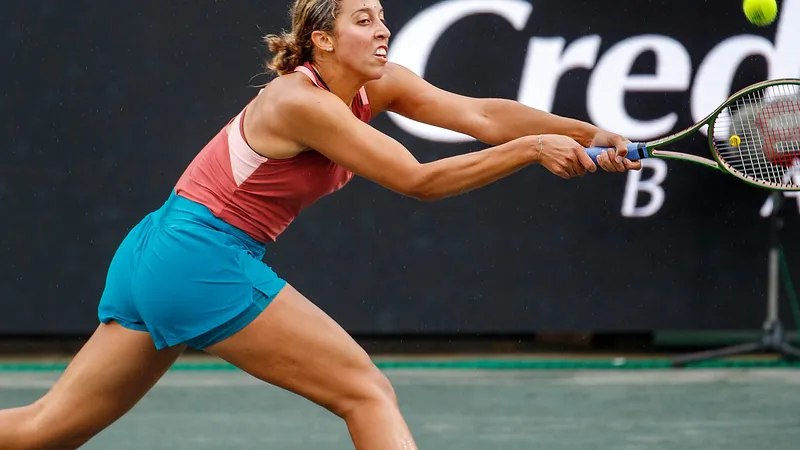 Sabalenka avanza a semifinales en los WTA Finals tras vencer a Paolini