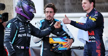 "Hamilton Apoya a Verstappen y Alonso en un Superteam: Ecclestone Explica su 'Desagrado' - Reseña de RacingNews365"