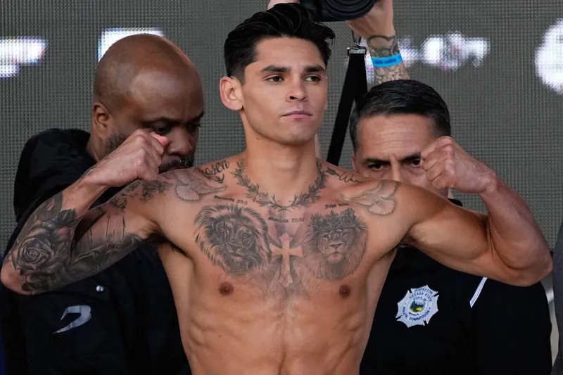 La exhibición de Ryan Garcia aún no cuenta con la aprobación de Oscar De La Hoya