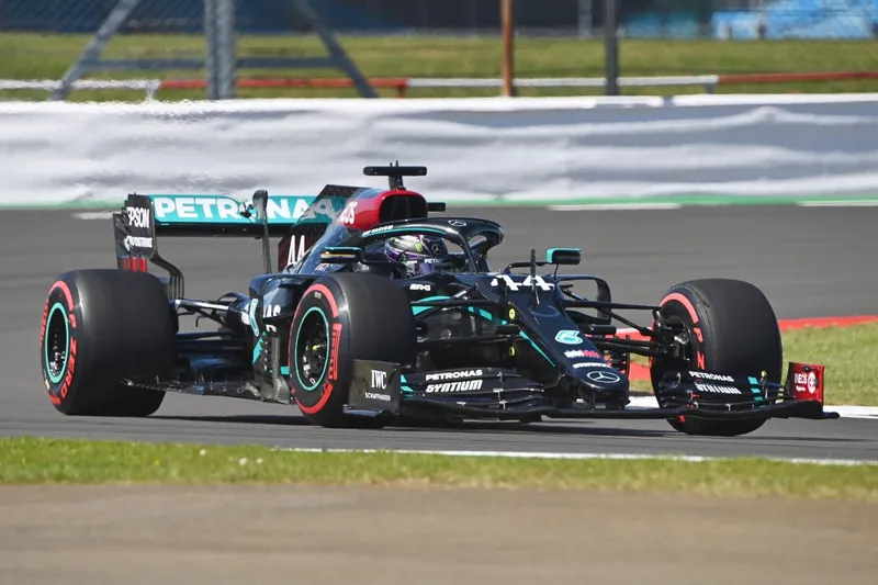 Hamilton asesta un golpe a Red Bull mientras Verstappen insinúa un desafío CAMPEONATO HISTÓRICO