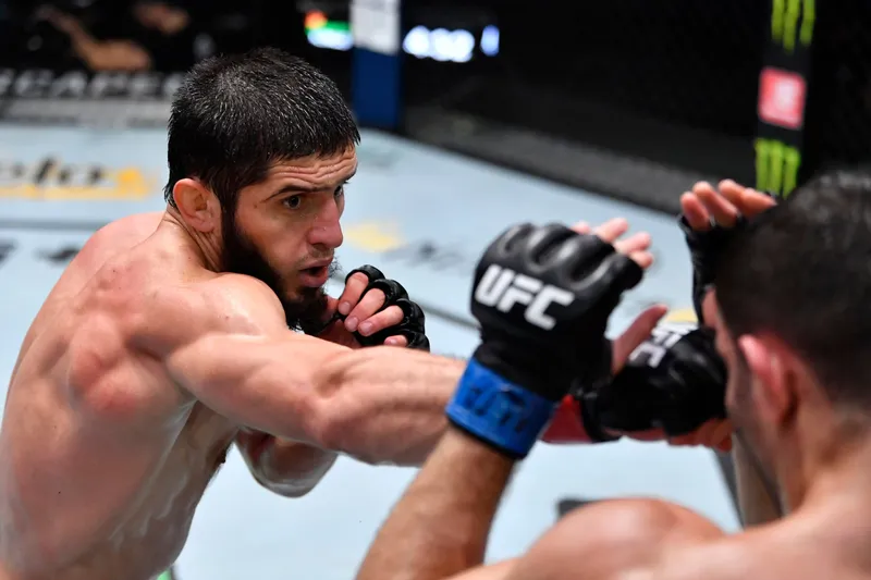 Islam Makhachev, campeón de la UFC, desestima la 'técnica secreta' de Arman Tsarukyan como solo palabrería