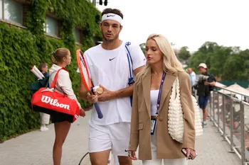 Morgan Riddle, la novia de Taylor Fritz, muestra su creatividad con un toque excepcional de tenis en su nueva oficina