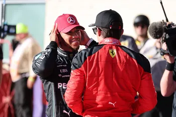 Leclerc envía una clara advertencia a Hamilton antes de la batalla con Ferrari