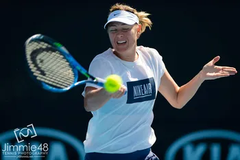 "Subcampeón del Abierto de Australia en Problemas: Un Inusual Error Aéreo Desvía su Atención Antes del ATP de Argentina"