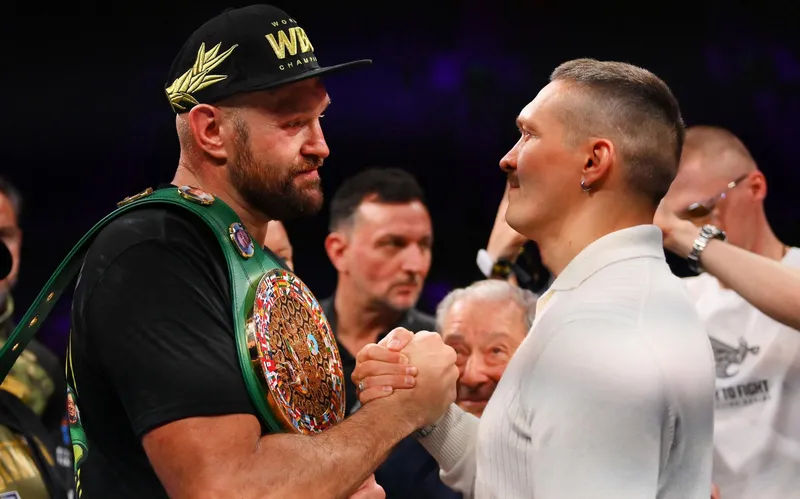 Tyson Fury afirma que Oleksandr Usyk recibió un 'regalo de Navidad' por parte de los jueces