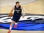 "Doncic se siente 'raro' mientras logra un triple-doble con los Mavericks"