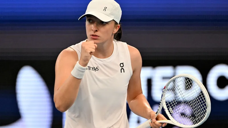 Emma Raducanu ofrece actualización sobre su lesión antes del enfrentamiento con Iga Swiatek tras sufrir un nuevo problema en su último partido del Abierto de Australia