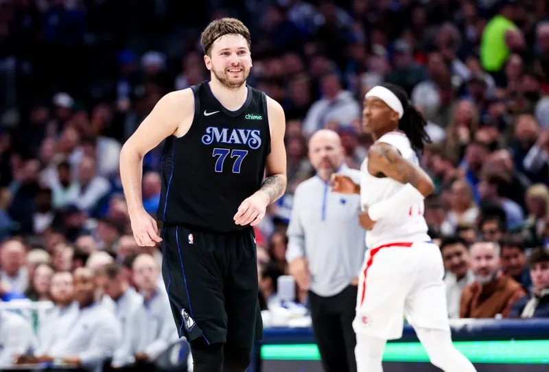 Luka Doncic impulsa a los Mavericks sobre los Bulls