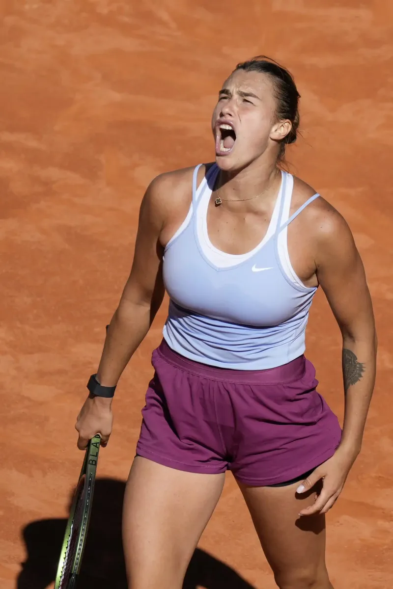 Aryna Sabalenka Deslumbra a Sus Fans con un Look Glamuroso Durante un Descanso en su Intensa Rutina de Entrenamiento de Tenis