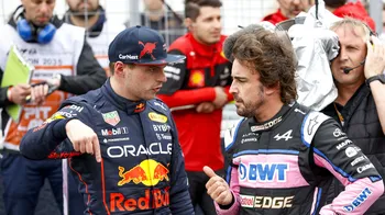 "Max Verstappen y Fernando Alonso: La Sorprendente Oferta que los Tiene en el Centro de la Atención"