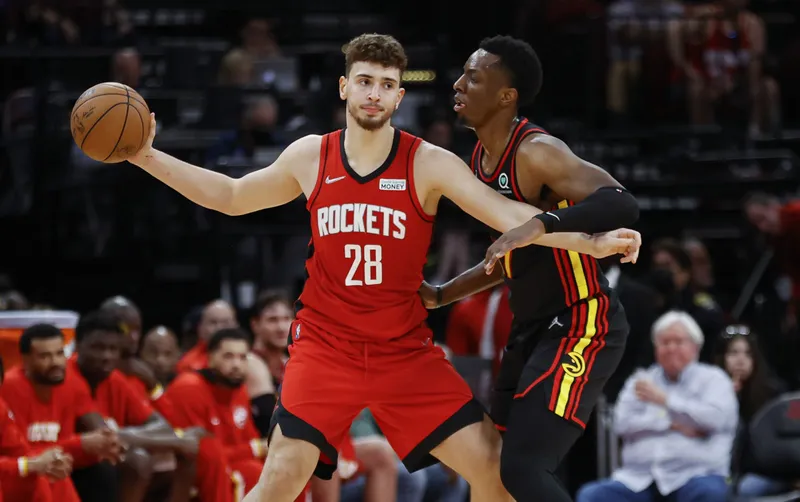 Sengun enfrenta molestias en la rodilla antes de los cuartos de final de la Copa de la NBA