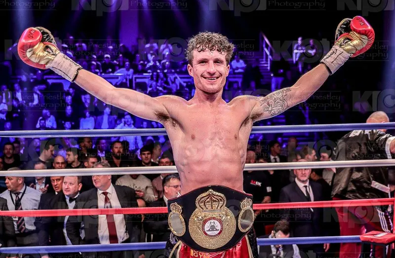 Robbie Davies Jnr se lleva una ajustada victoria ante Javier Fortuna