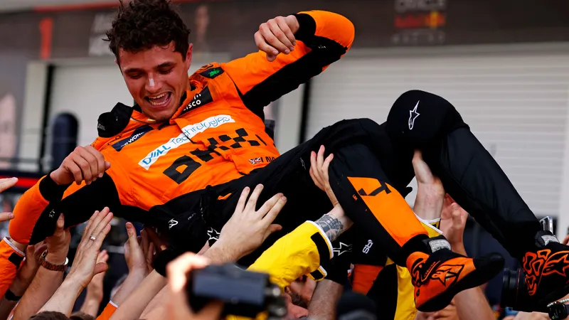 Lando Norris se impone a Max Verstappen en una nueva batalla por el título mundial