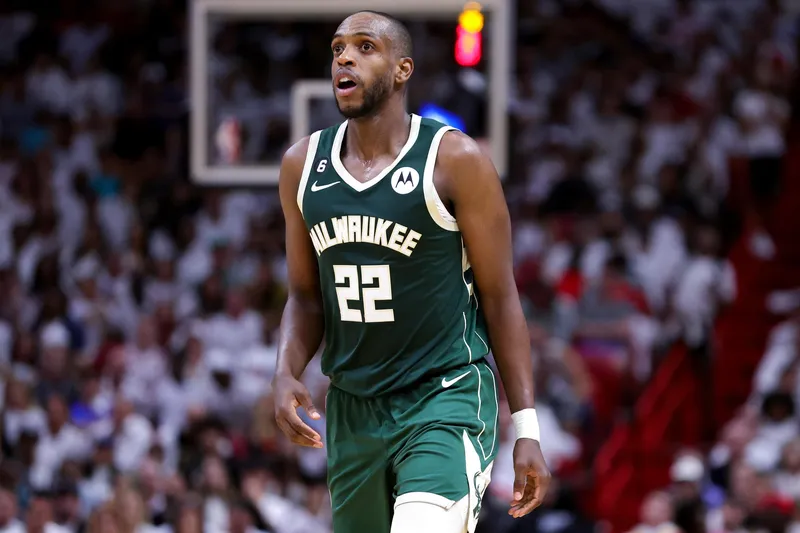 Khris Middleton, escolta de los Bucks, se pierde el entrenamiento por enfermedad antes de la final de la Copa de la NBA